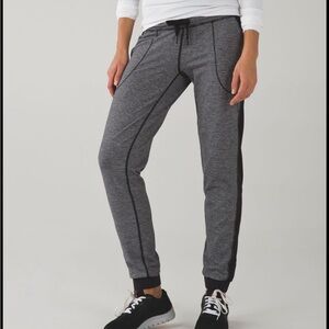 Women’s Lululemon Base Runner Pant lll - size 6 (striped black and heather grey)